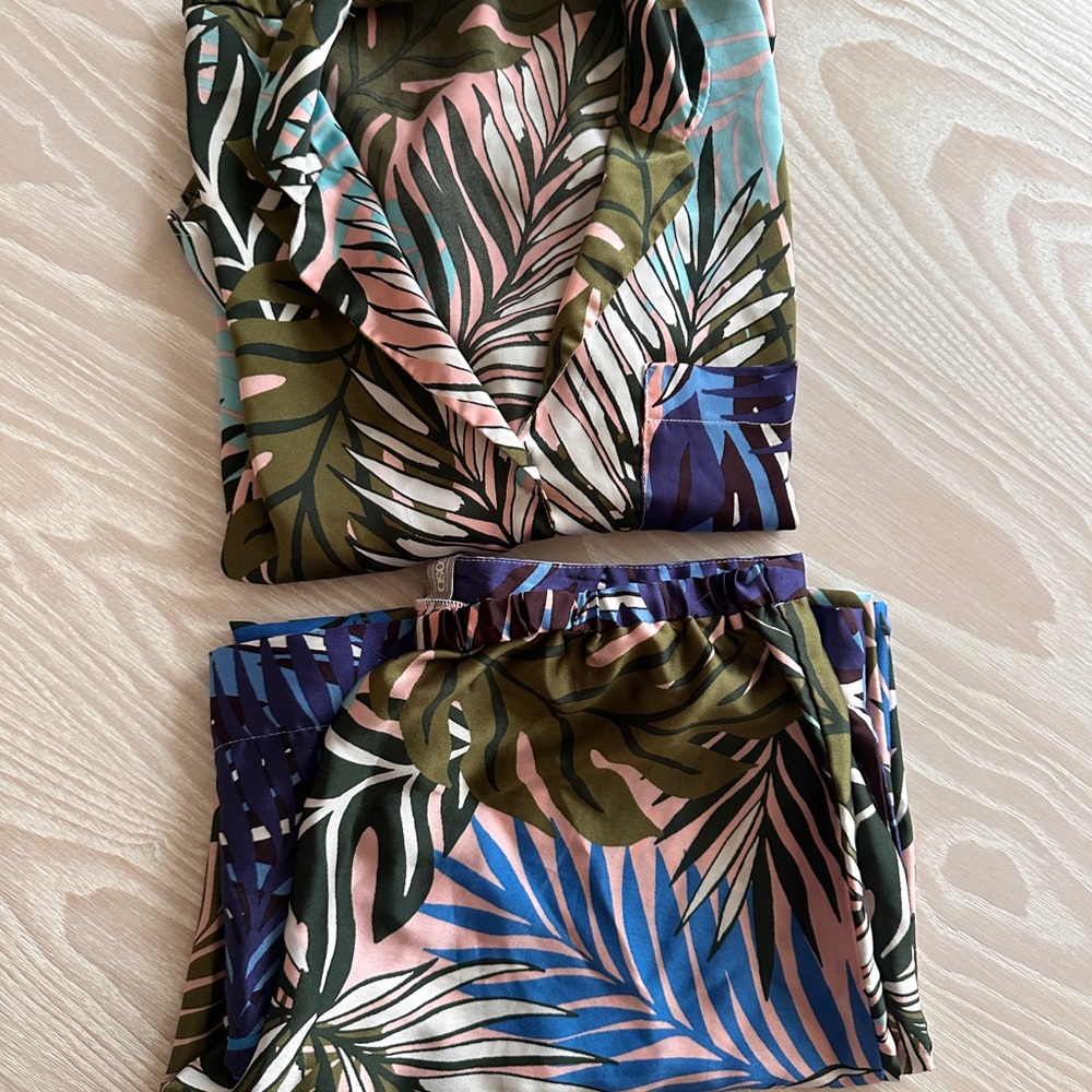ASOS Tropical Leaf Print Two-Piece Satin Pajama Set - 6P